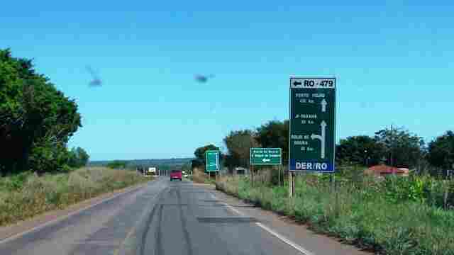 DER trabalha na recuperação da RO-479; serviço vai garantir trafegabilidade e segurança à população