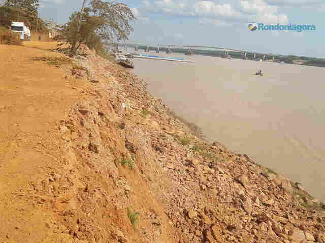 Vídeo: Trecho da Estrada do Belmont continua desmoronando