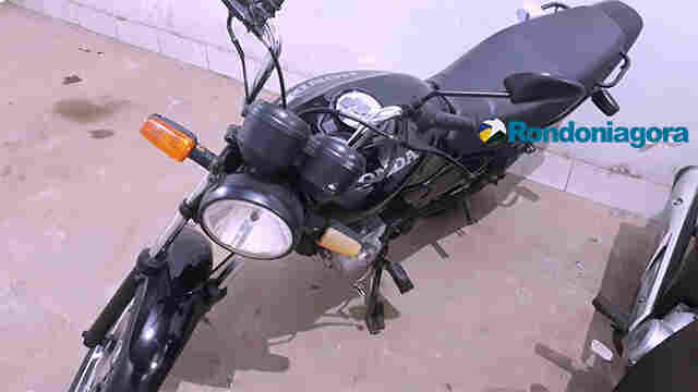 Polícia prende jovem por ultrapassar sinais vermelhos e adulteração da moto