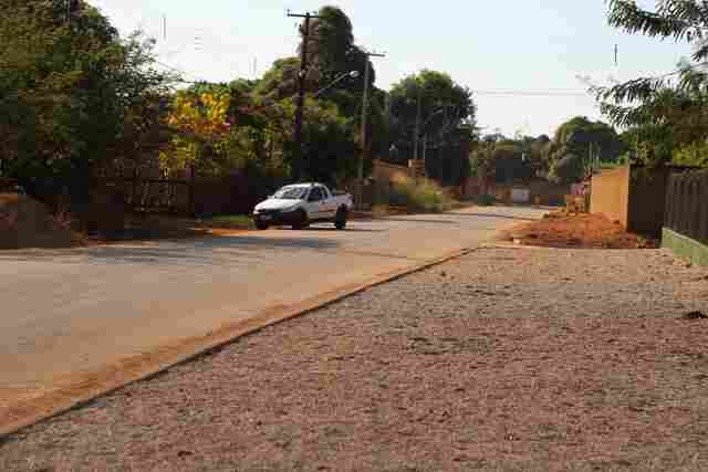 Prefeitura segue asfaltamento nos bairros São Francisco e Mariana