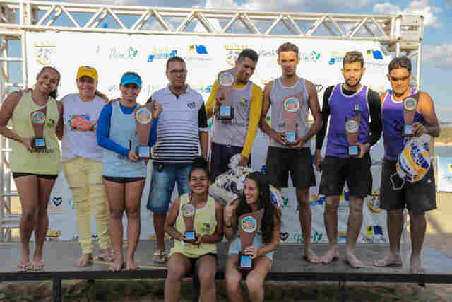 Vencedores do vôlei de praia levam premiação no festival de Jaci