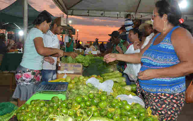 Agricultores familiares inauguram feira noturna em Porto Velho