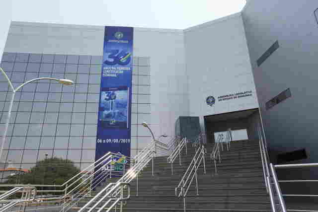 Concurso de redação e escolha da bandeira da Assembleia marcam comemoração dos 36 anos da primeira Constituição