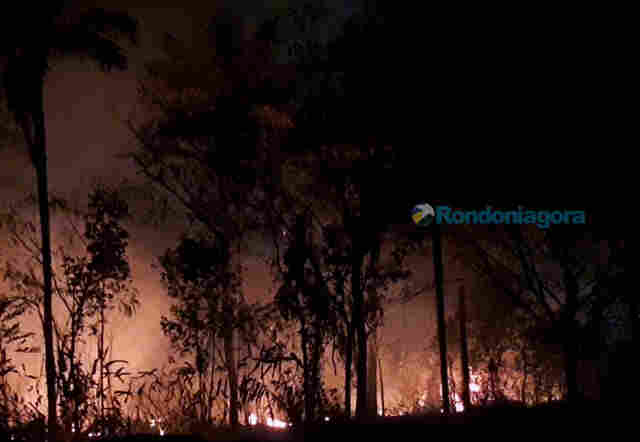 Vídeo: Grande incêndio próximo ao Aeroclube assusta moradores