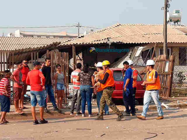 Vídeo: Esquadrão antibombas é chamado para vistoriar área de explosão; outras casas podem ser demolidas