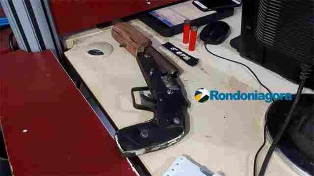 Dupla é presa com arma caseira na Zona Leste