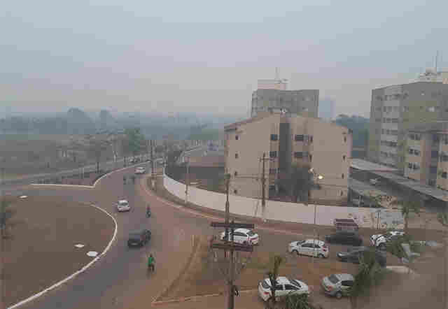 Fumaça em Rondônia faz Azul cancelar voo; Latam transfere outro