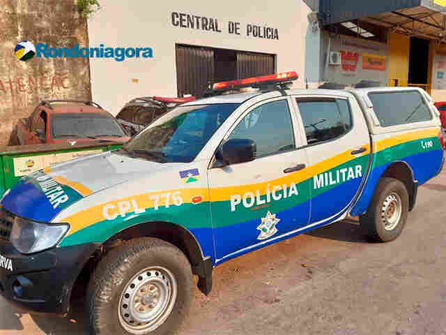 Casal briga e vai preso após mulher mandar foto de filho com fio no pescoço