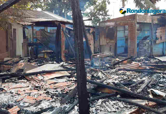 Vídeo: Bando armado incendeia bar do homem que matou estudante da Unir