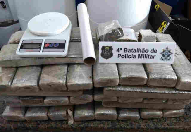 PM apreende 33 quilos de maconha e mais de R$ 400 mil durante operação