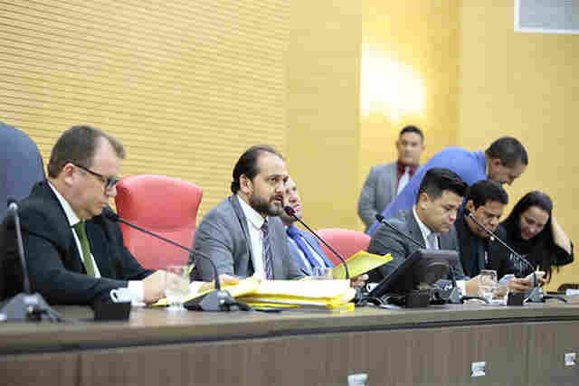 Presidente da Assembleia determinou agilidade na votação do projeto que garantiu piso nacional a professores