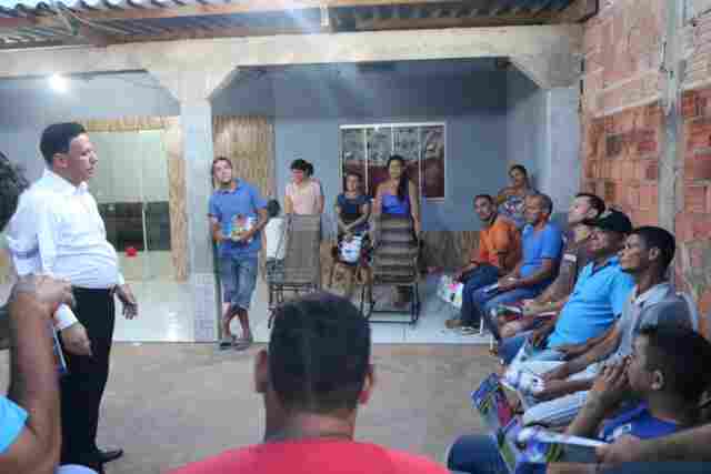 Edesio Fernandes visita moradores do bairro Nacional