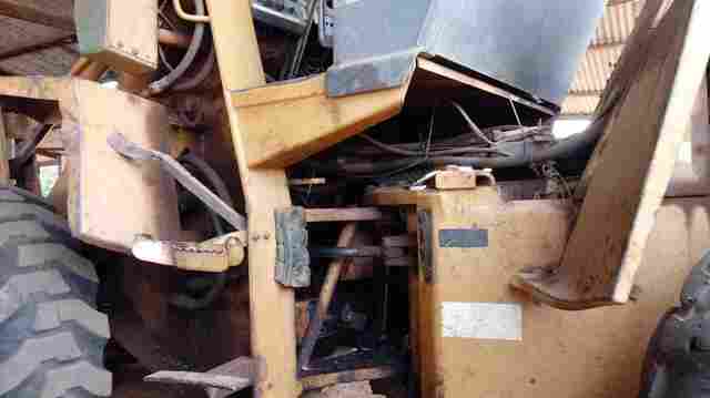 Comissão de vereadores de São Felipe flagra pá carregadeira do município no sítio do prefeito