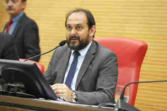 Presidente da Assembleia propõe homenagens à secretária de Esportes e a servidores