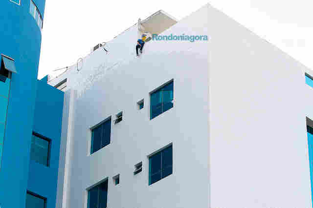 Adolescente ameaça se jogar do prédio do MP em Porto Velho