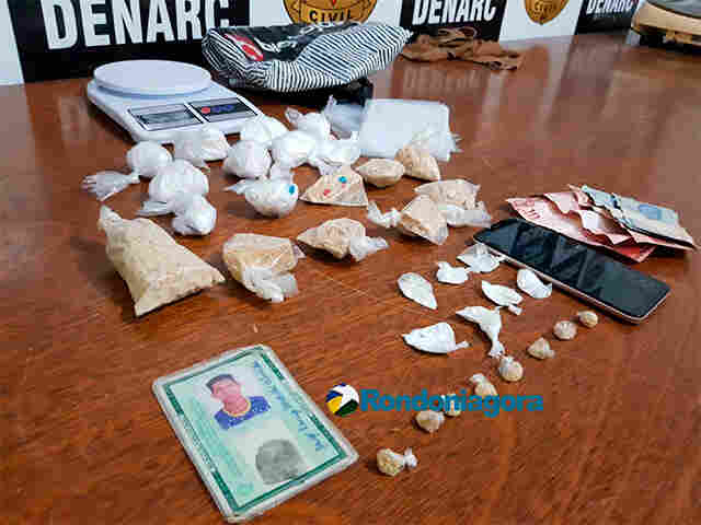 Polícia fecha boca de fumo e prende dupla com quase meio quilo de cocaína