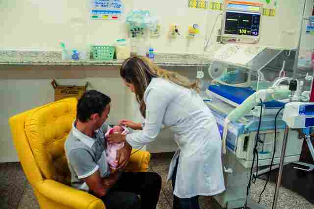 Governo cumpre determinação de órgãos de controle e instala ponto eletrônico em hospitais