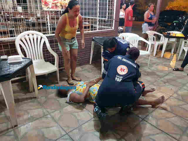 Motorista de caminhonete atropela casal em moto e foge com ajuda de amigos