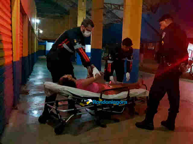 Moradora de rua é agredida com pedrada na cabeça