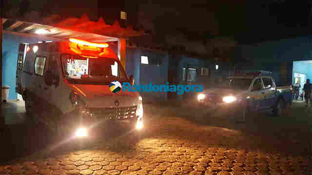 Cliente de bar evita assalto e leva facada