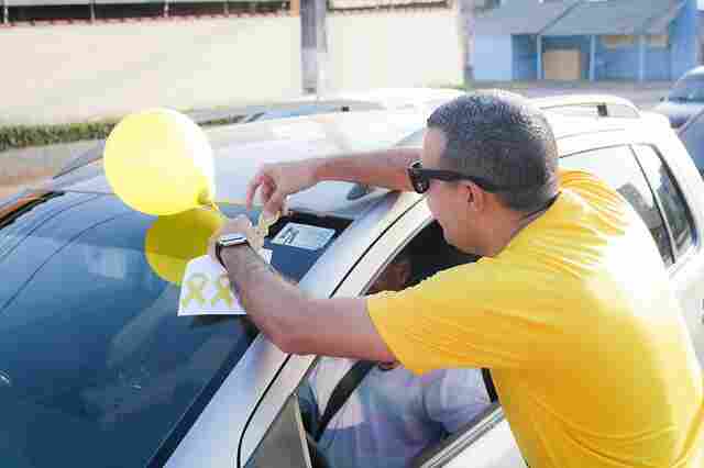 Deputado Alex Silva faz pit stop de conscientização de prevenção ao suicídio e automutilação