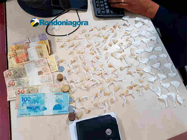 Adolescente é preso com mais de 100 porções de droga