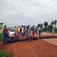 Manifestantes fecham a BR-364 a 80 quilômetros de Jaci-Paraná