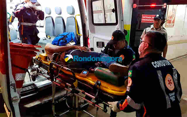 Jovem é socorrido em estado grave após levar facadas de travesti