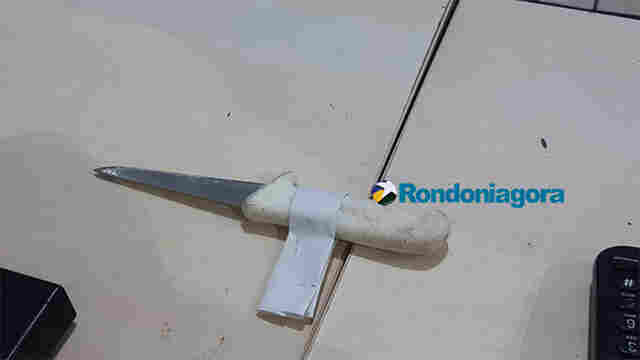 Dupla briga por garrafa de cachaça e acaba presa