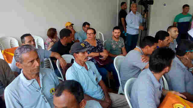 Ellis Regina destaca mobilização de servidores durante entrega de uniformes a agentes de combate a endemias