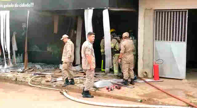 Vídeo: Distribuidora é destruída pelo fogo na Zona Leste de Porto Velho