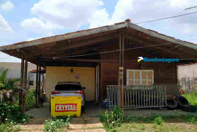 Polícia apreende veículo escondido em residencial