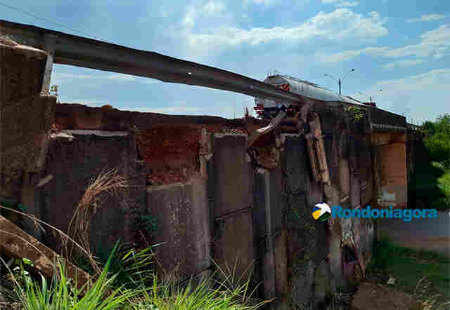 Parte da área de contenção de viaduto desaba na Capital, mas Defesa Civil diz que não há risco; fotos