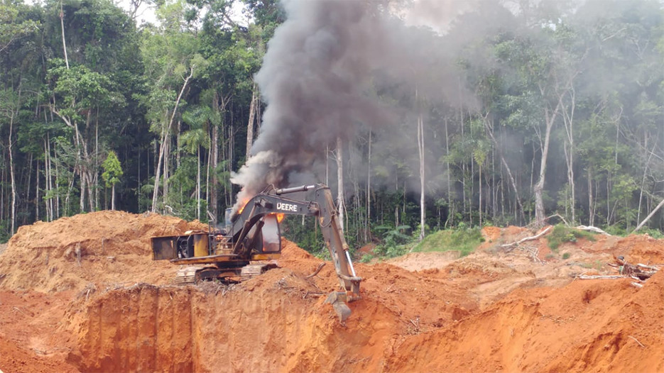 PF, Exército, FAB e Ibama localizam e destroem máquinas usadas em garimpagem ilegal na Reserva Roosevelt