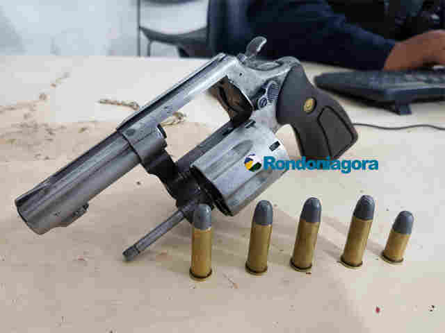 Após intensa perseguição Polícia prende foragido com arma e moto roubadas