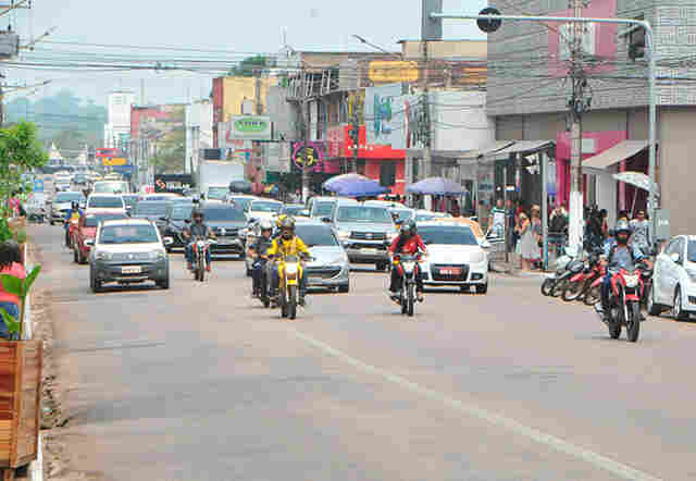 Prefeito determina estudos para mudar sentido do trânsito na 7 de Setembro