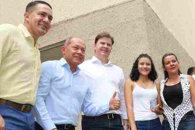 Coronel Chrisostomo participa da entrega de conjuntos residenciais e reforça o direito a moradia