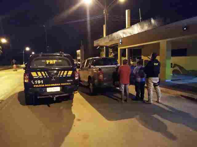 Dupla é presa pela PRF com caminhonete clonada