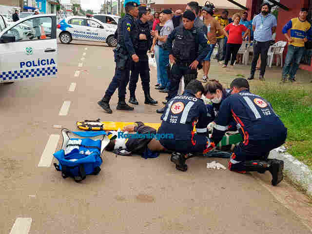 Vídeo: Motociclista avança preferencial e é atingido por viatura