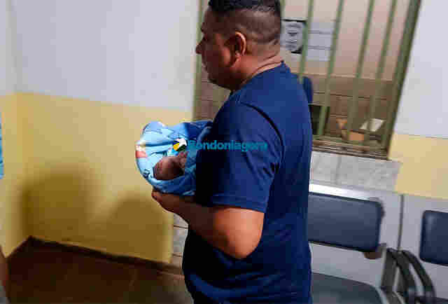 Bebê arrancado da barriga da mãe pela irmã está estável