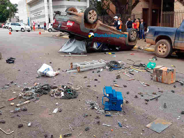 Grave acidente com capotamento no centro de Porto Velho
