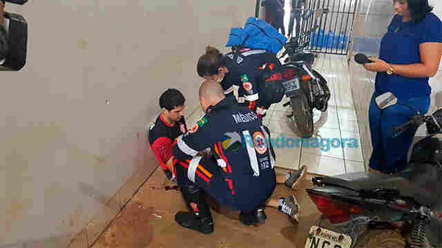 Homem pede socorro na Central de Flagrantes após ser baleado com dois tiros