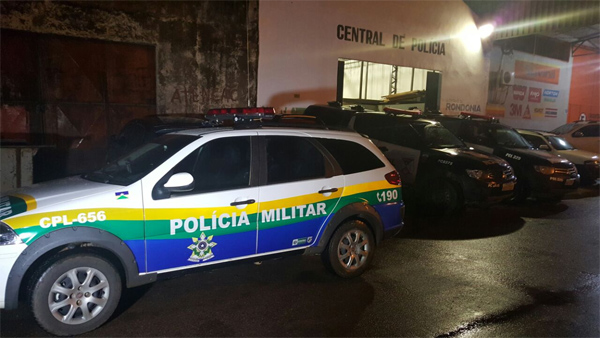 Dupla é presa acusada de tentar furtar policial no shopping