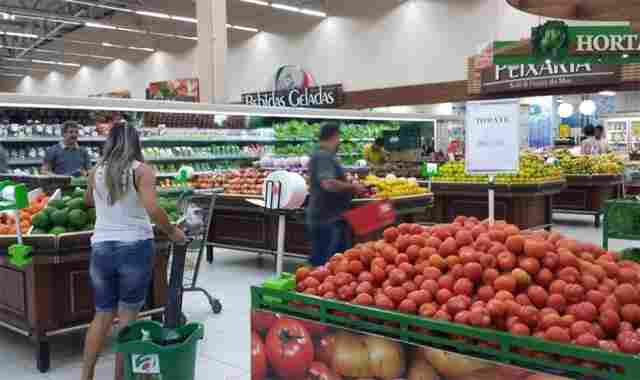 Lojas e supermercados podem abrir no feriado do próximo sábado