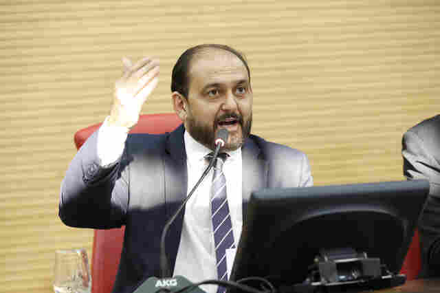 Aprovada pela Assembleia, Lei de Laerte Gomes proíbe cortes de energia sem notificação