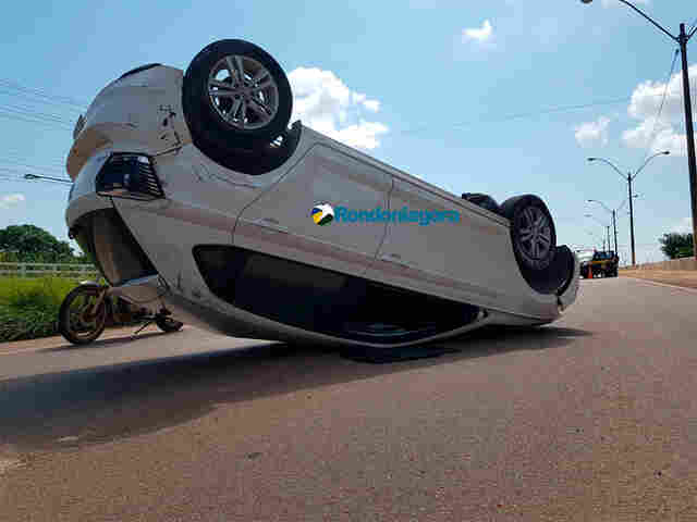 Pai e filha saem ilesos após capotamento na BR 364 em Porto Velho