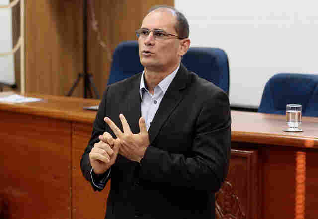 Ex-governador exige apuração de áudios envolvendo delegado; jornalistas disponibilizam conversas