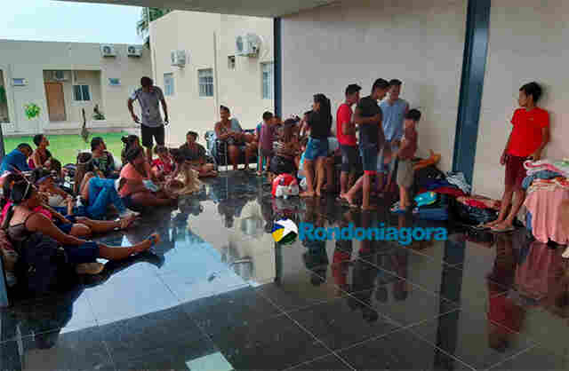 Índios acampam na Câmara em protesto por abandono