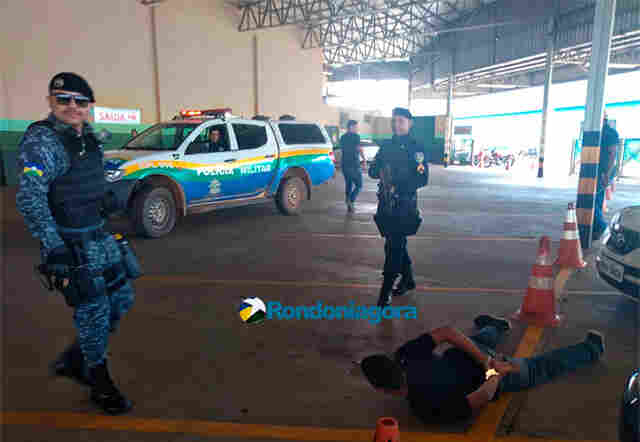 Bandidos são presos em supermercado após roubo e perseguição