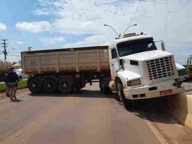 Acidente complica trânsito na BR-364 em Porto Velho
